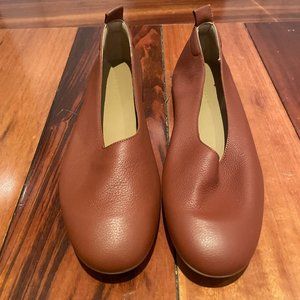 Everlane Day Glove Flats in Brick / Size 7 **NEVER WORN**
